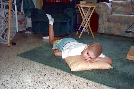 Billy doing some leg lifts   (8-15-03)